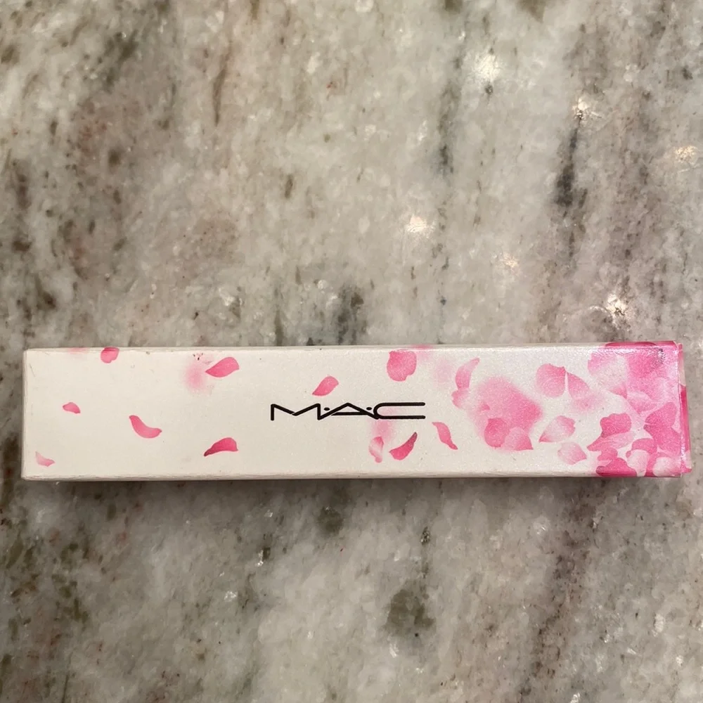 15:09- MAC Bloom Bloom Bloom Edition Lipglass